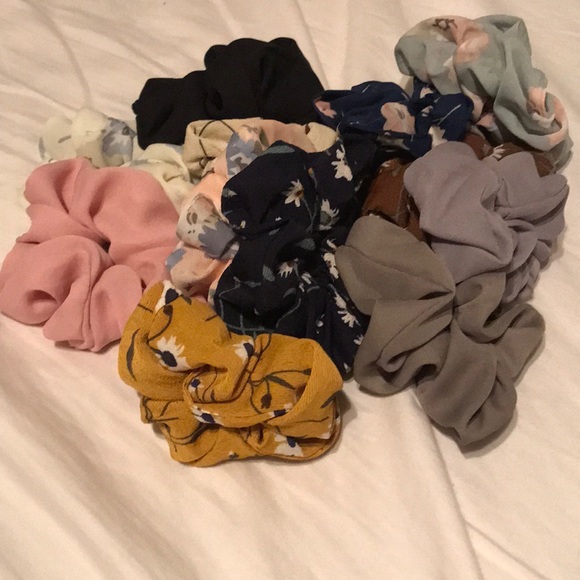 Urban Outfitters Accessories - Pack of 6 Chiffon Scrunchies